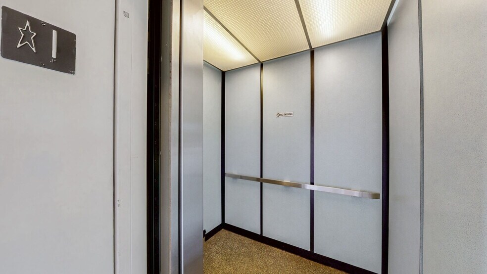 More Photos Of 1701 Spring St, Jeffersonville Medical For Sale