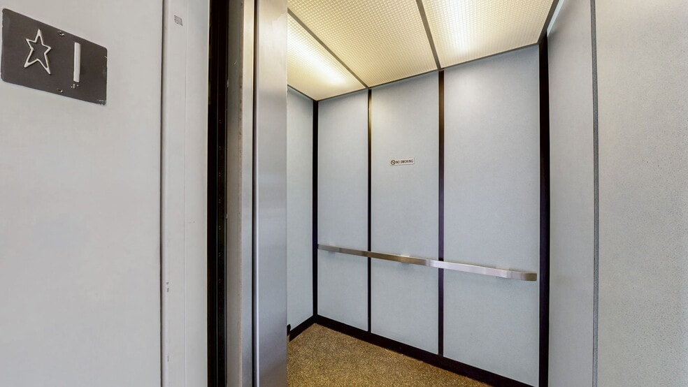 More Photos Of 1701 Spring St, Jeffersonville Medical For Sale