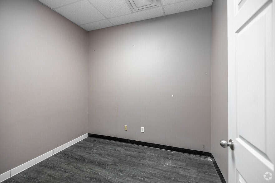 More Photos Of 420 W Morris Blvd, Morristown Office For Lease