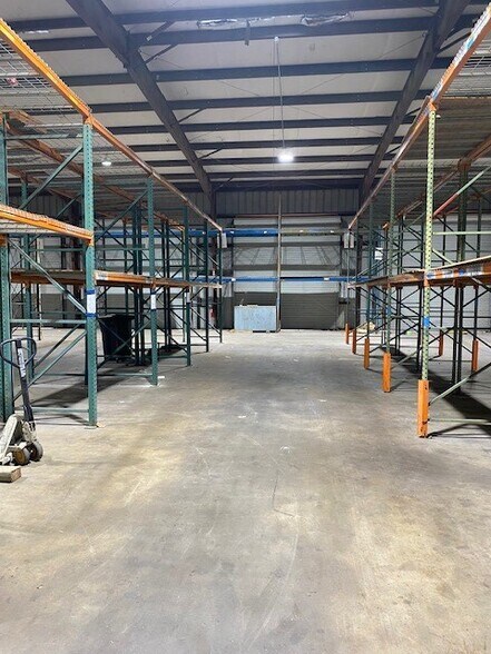 More Photos Of 13310 Fondren Rd, Houston Warehouse For Lease
