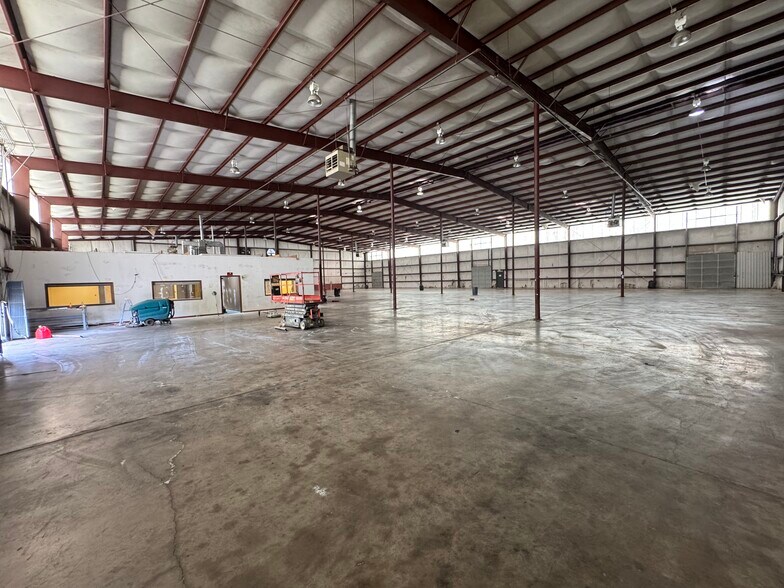 More Photos Of 160 Industrial Dr, Jackson Distribution For Lease
