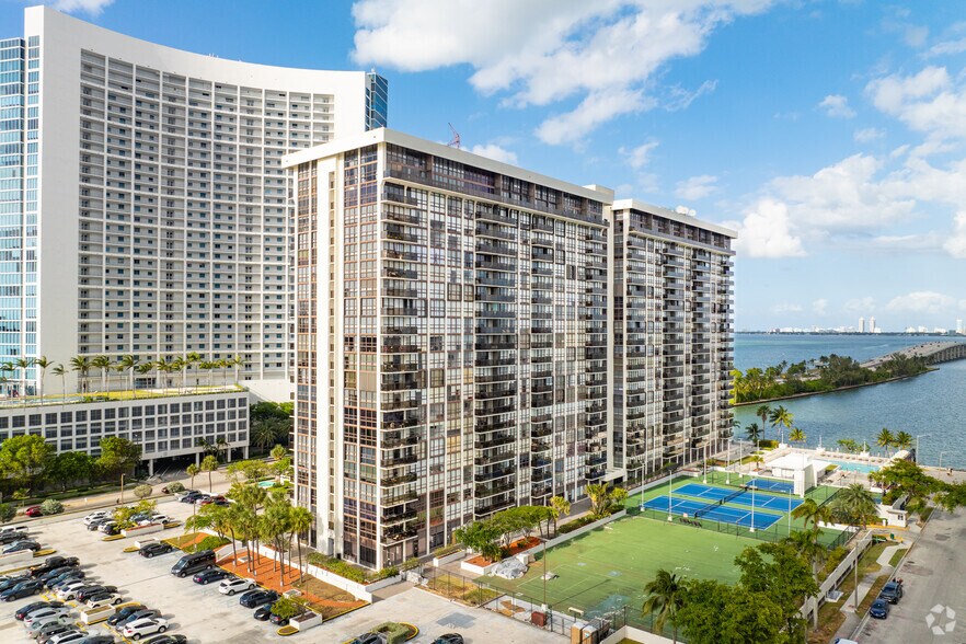 Primary Photo Of 600 NE 36th St, Miami Apartments For Lease