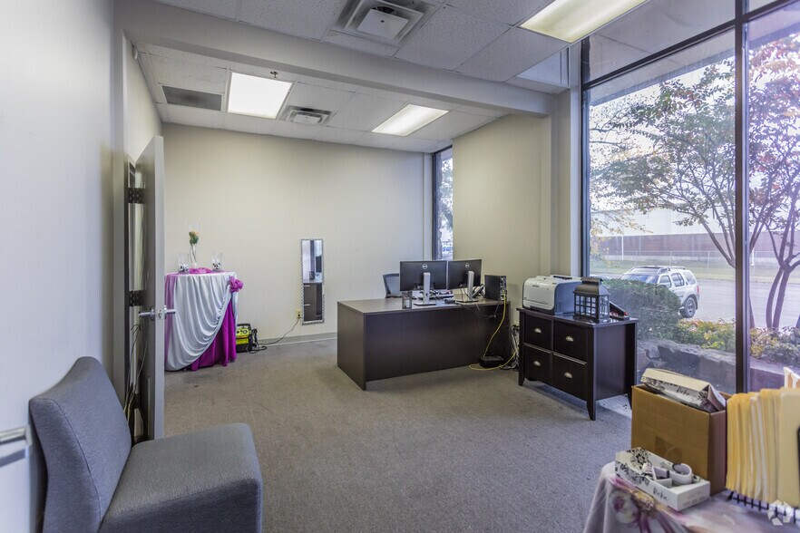 More Photos Of 2900 Datsun Dr, Memphis Distribution For Lease