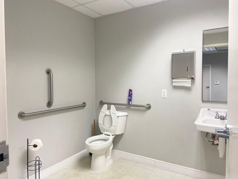 More Photos Of 23430 Rock Haven Way, Sterling Light Distribution For Lease