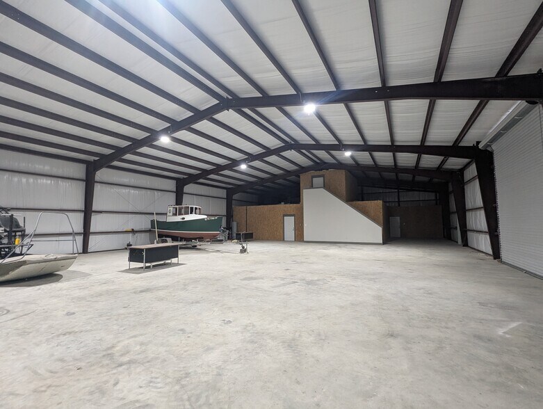 More Photos Of 7245 FM 1006 Rd, Orange Warehouse For Lease
