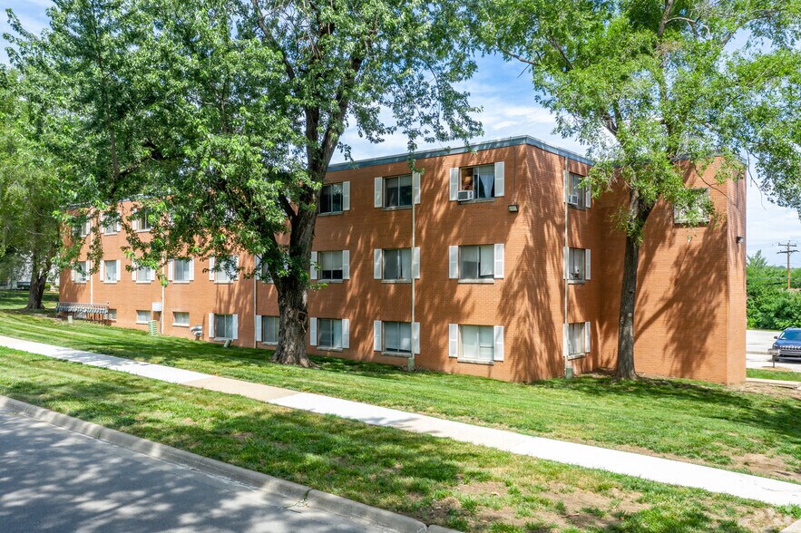 Primary Photo Of 2350 Ridge Ct, Lawrence Apartments For Sale