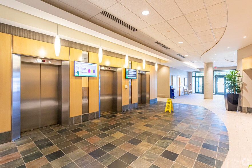 More Photos Of 515 Legget Dr, Ottawa Office For Lease