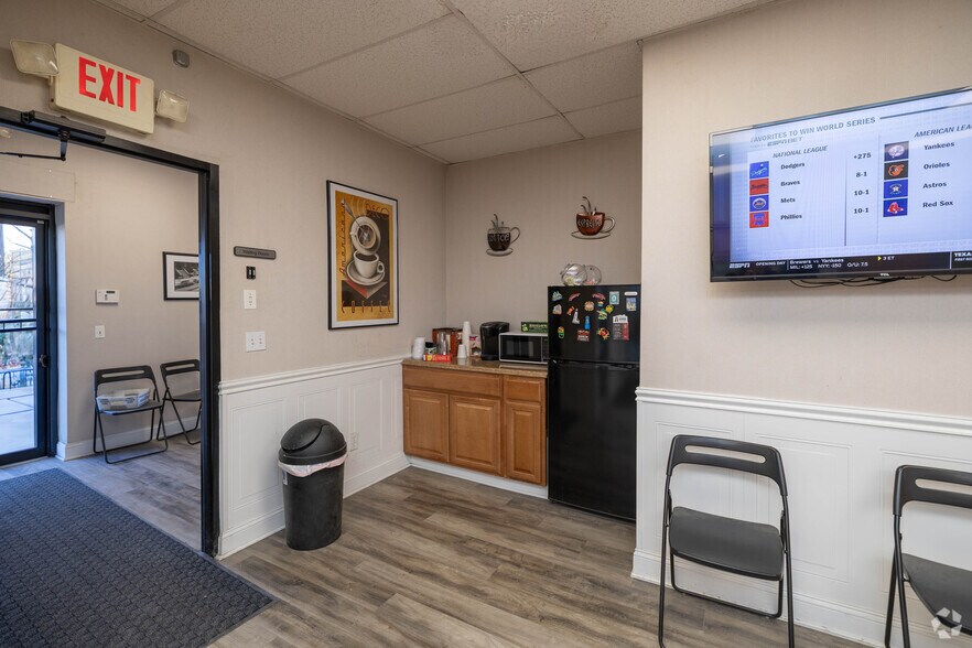 More Photos Of 910 3rd Ave, New Hyde Park Warehouse For Sale