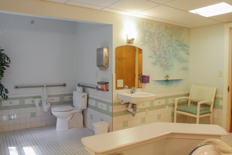 More Photos Of 166 Whiskeag Rd, Bath Specialty For Sale