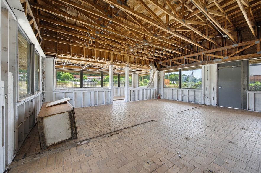 More Photos Of 4145 Fulton Industrial Blvd, Atlanta Fast Food For Lease