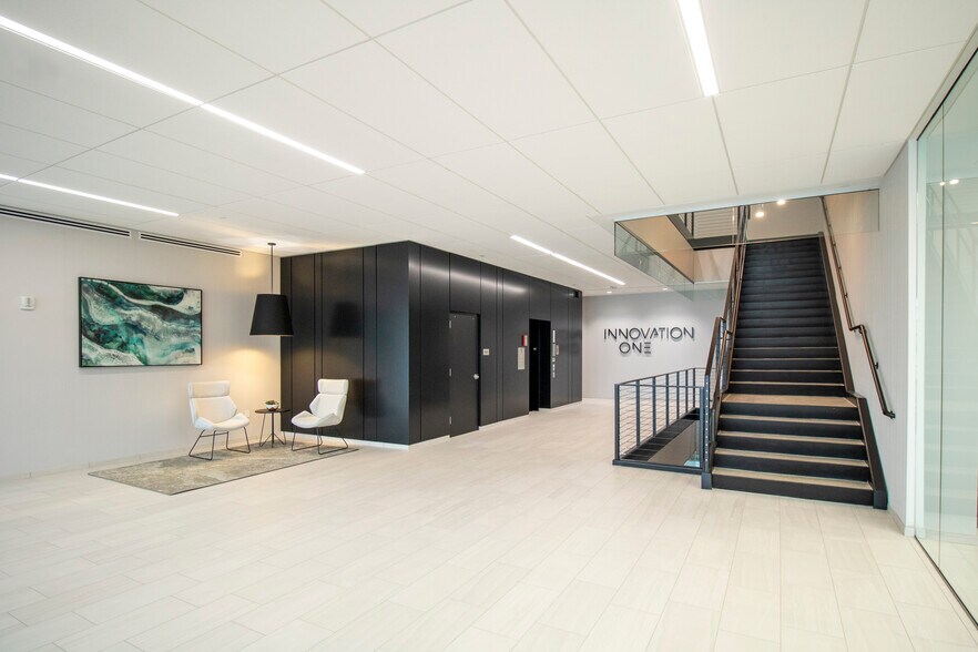 More Photos Of 1401 Discovery Pky, Milwaukee Office For Lease