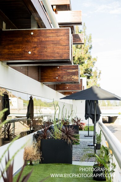 More Photos Of 4444 W Lakeside Dr, Burbank Office For Lease