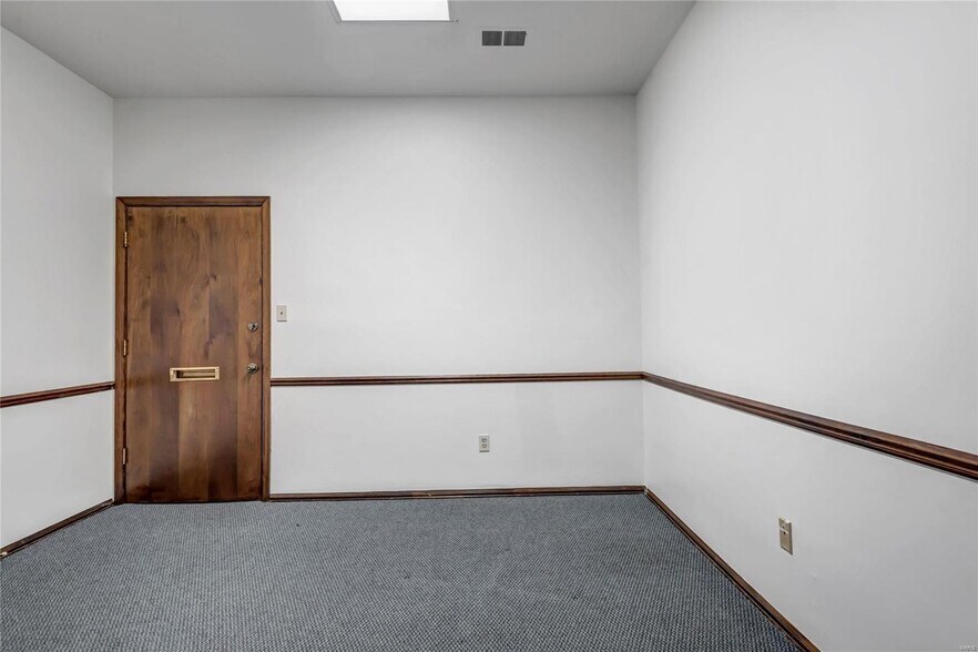 More Photos Of 101-279 Clarkson Executive Park, Ellisville Office For Lease