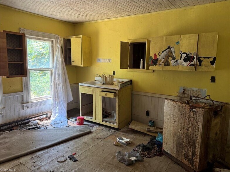 More Photos Of 607 Kirby Rd, King Land For Sale