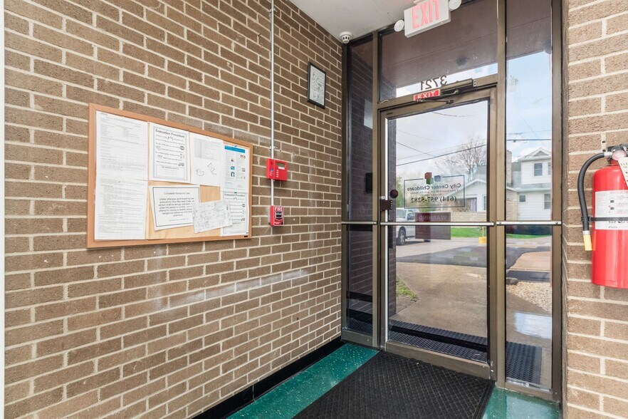 More Photos Of 3719 Broadway, Grove City Flex For Lease