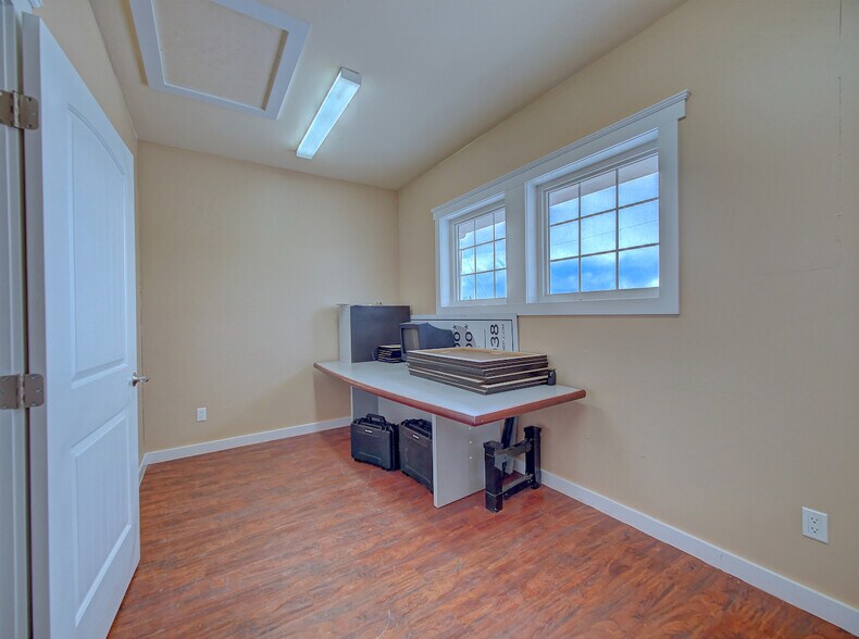 More Photos Of 5015 50 St, Chipman General Retail For Sale