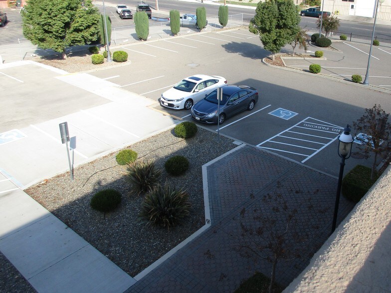 More Photos Of 151 S Sierra Ave, Oakdale Freestanding For Sale