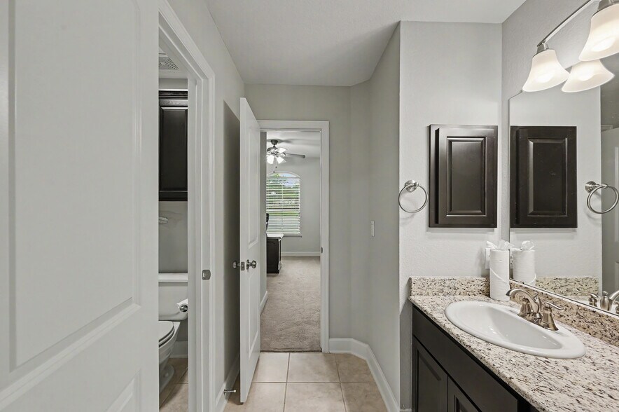 More Photos Of 5155 W Davis St, Conroe Medical For Lease