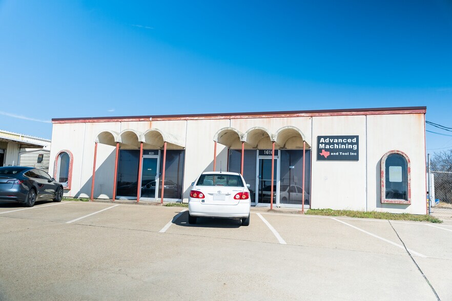 More Photos Of 1616 N Interstate 35 N, Lancaster Flex For Sale