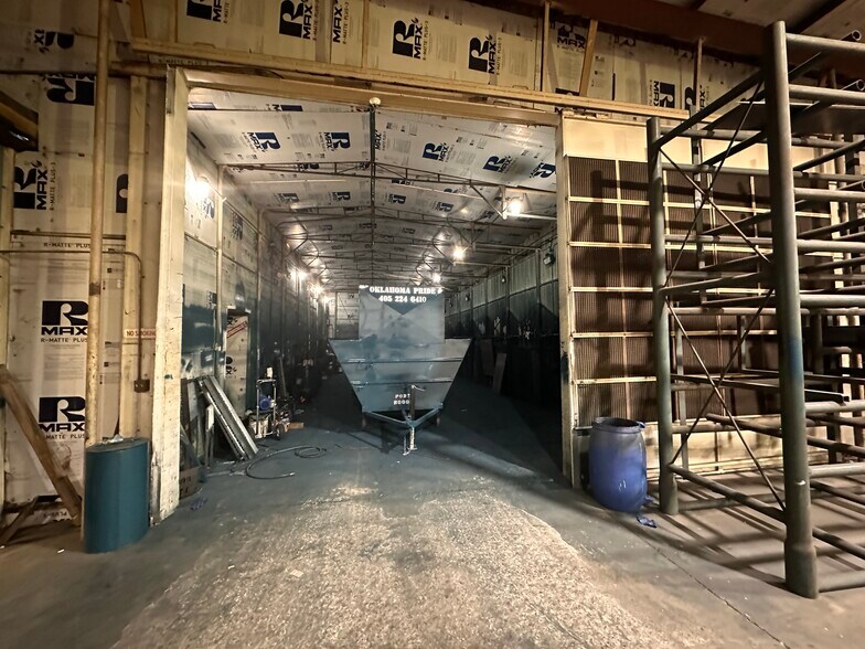 More Photos Of 1301 S 3rd St, Chickasha Distribution For Lease