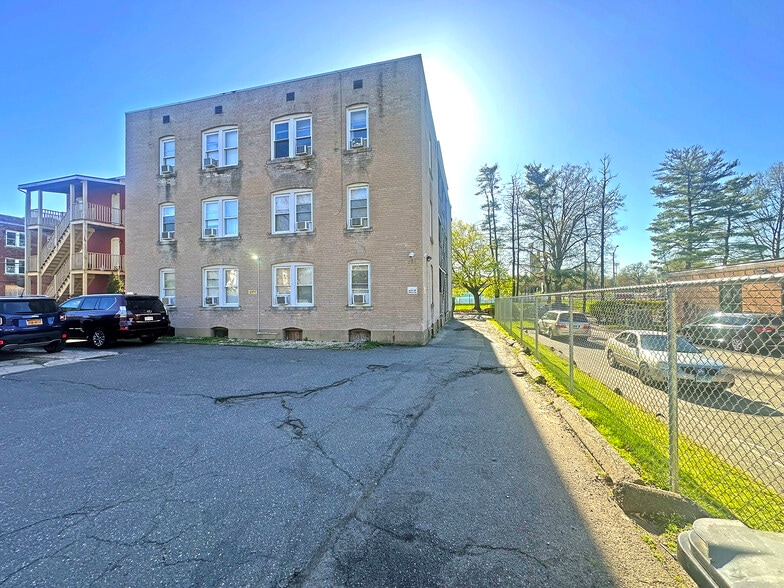 More Photos Of 1526-1528 Broad St, Hartford Apartments For Sale