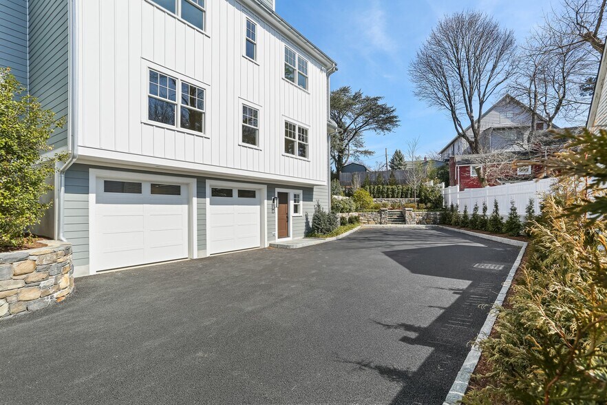 More Photos Of 25 Henry St, Greenwich Apartments For Sale