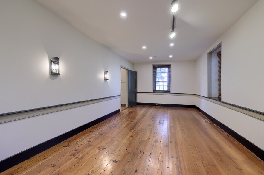 More Photos Of 711 Hartman Station Rd, Lancaster Office Residential For Lease