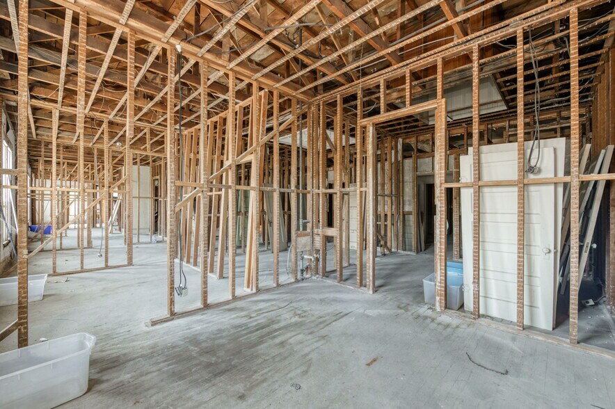 More Photos Of 101 N L St, Dinuba Storefront For Sale