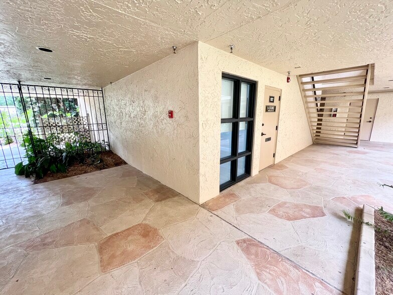More Photos Of 2650 Bahia Vista St, Sarasota Medical For Sale