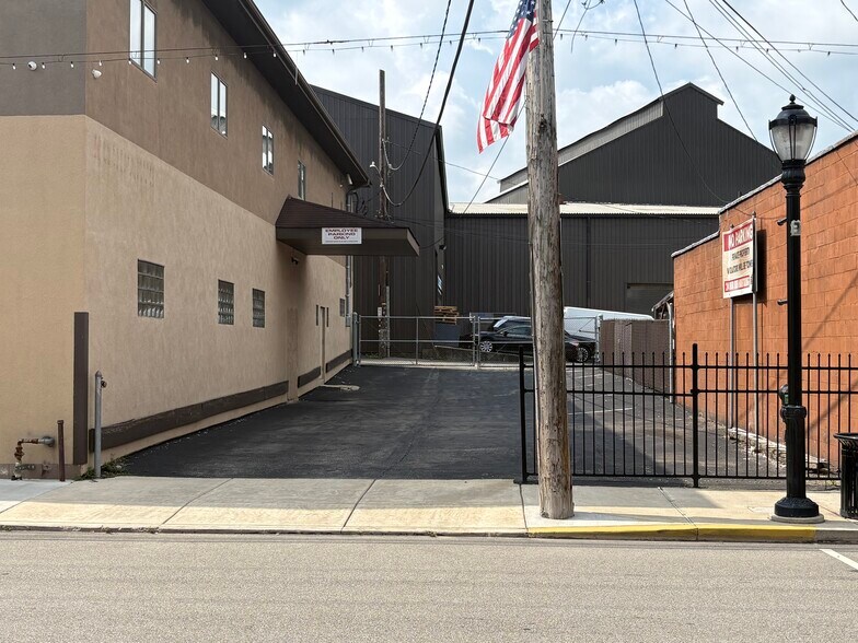 More Photos Of 817 Main St, Pittsburgh Office For Sale