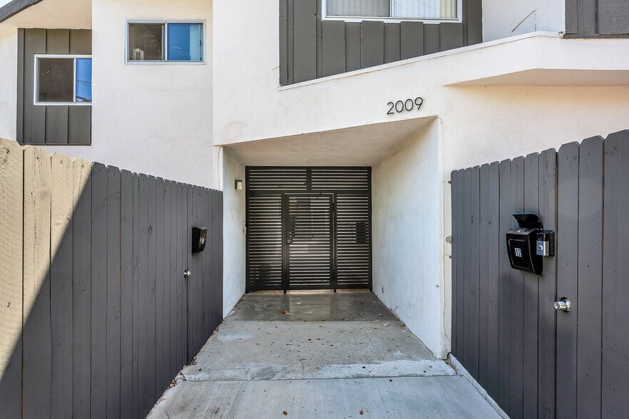 More Photos Of 2001 Penmar Ave, Venice Apartments For Sale
