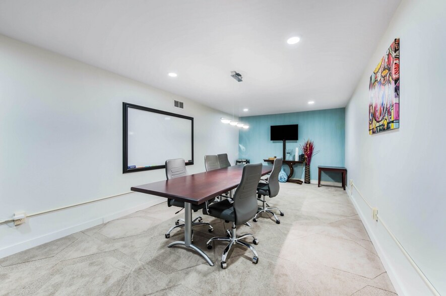 More Photos Of 11349 Reed Hartman Hwy, Cincinnati Hotel For Sale