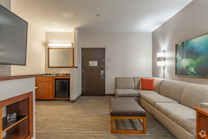 More Photos Of 7905 Giacosa Pl, Memphis Hotel For Sale