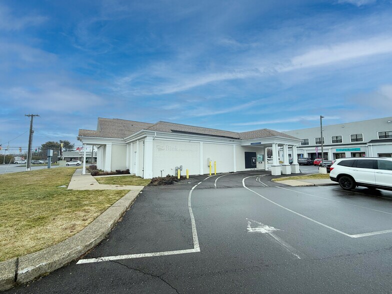 More Photos Of 445 W Main St, Branford Office For Lease