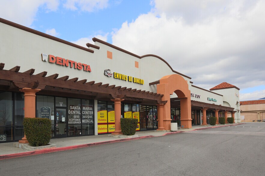 More Photos Of 317 San Fernando Mission Blvd, San Fernando Storefront For Lease