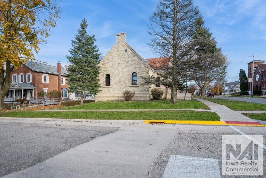 More Photos Of 100 E 1st St, Anamosa Schools For Sale