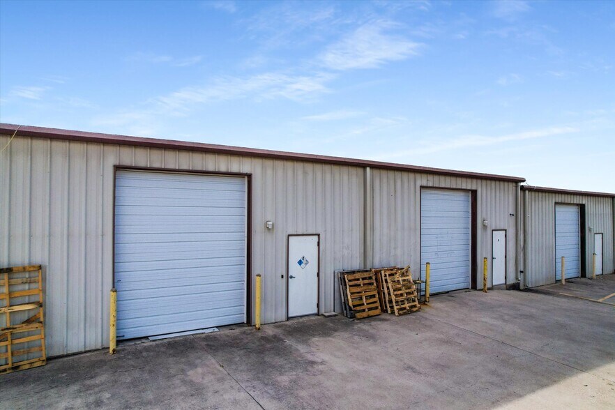 More Photos Of 13630 Immanuel Rd, Pflugerville Light Manufacturing For Lease