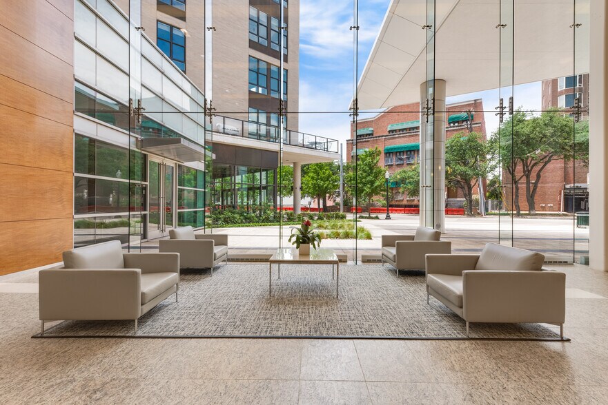 More Photos Of 3232 McKinney Ave, Dallas Office For Lease