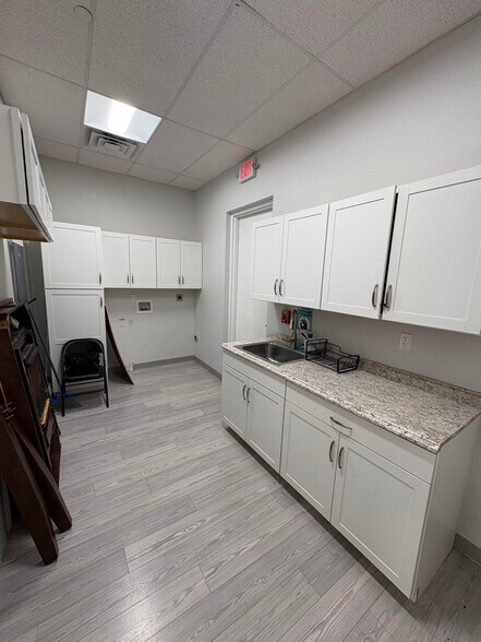 More Photos Of 1451 2nd St, Sarasota Apartments For Lease