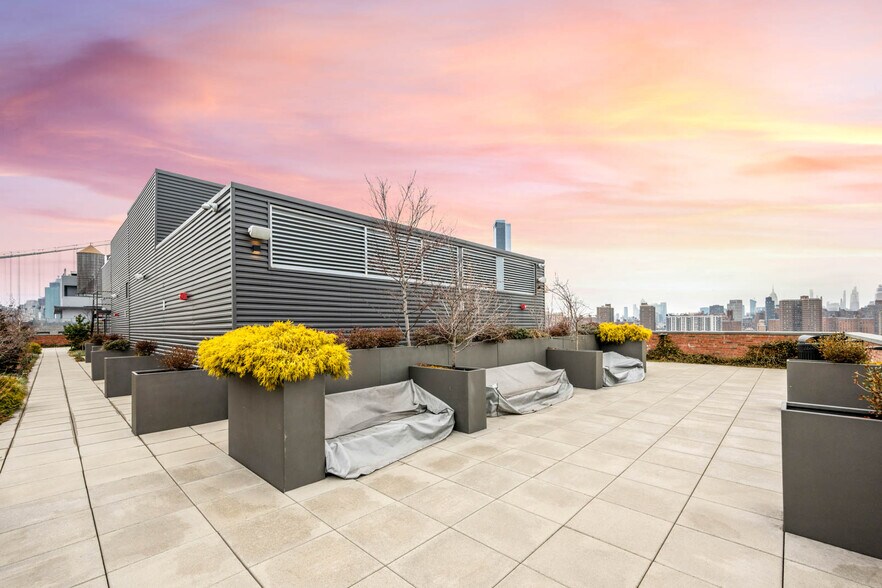 More Photos Of 10 Jay St, Brooklyn Office For Lease