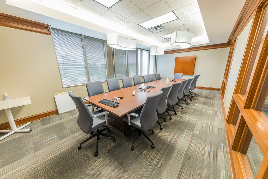 More Photos Of 6201 Corporate Dr, Indianapolis Office For Sale