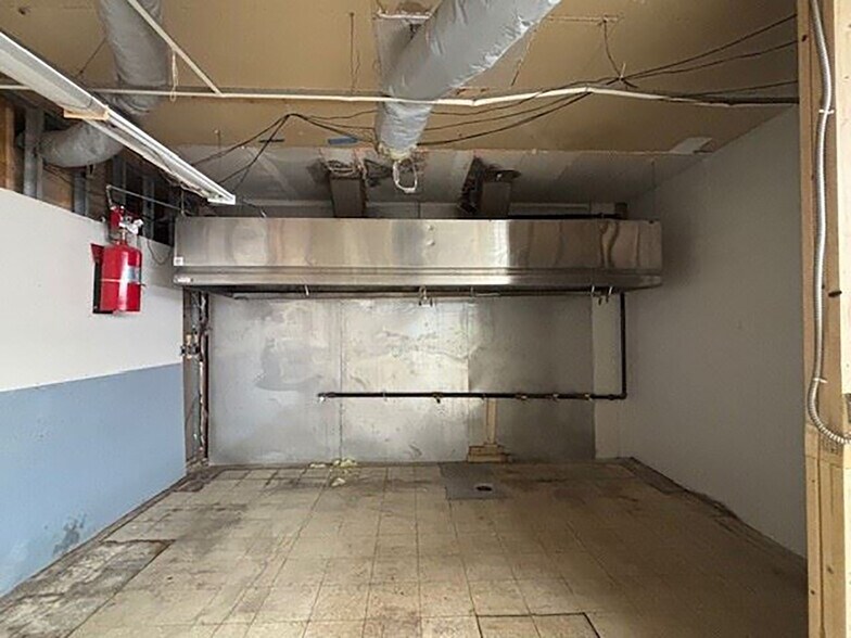 More Photos Of 2623-2627 W Michigan Ave, Kalamazoo Restaurant For Lease