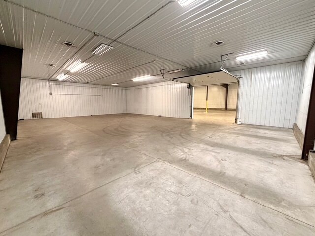 More Photos Of 152 9th ave, Broken Bow Warehouse For Lease