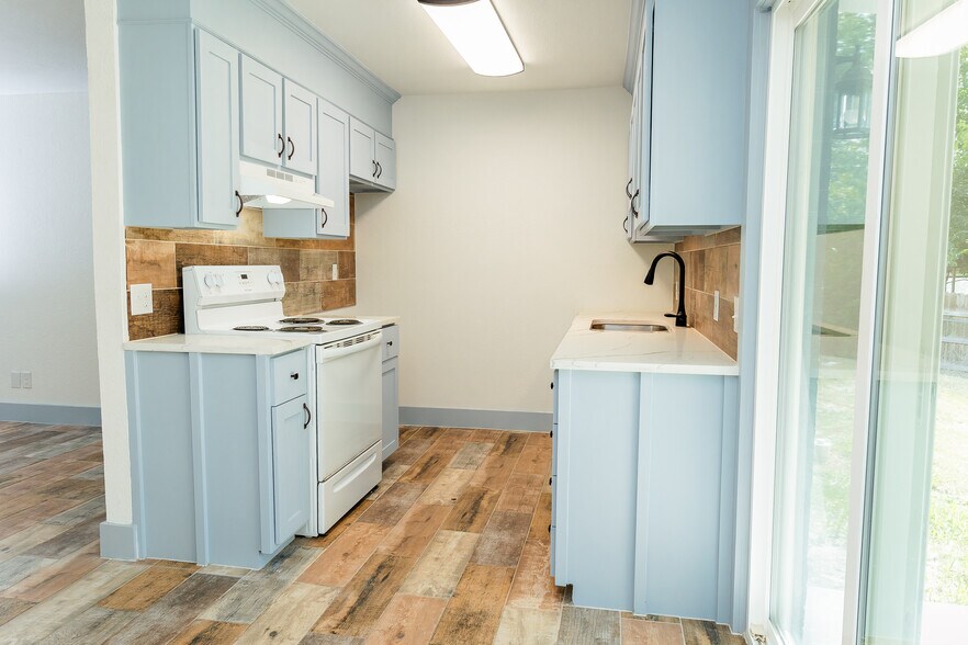 More Photos Of 811 Matchett St, Brenham Apartments For Sale