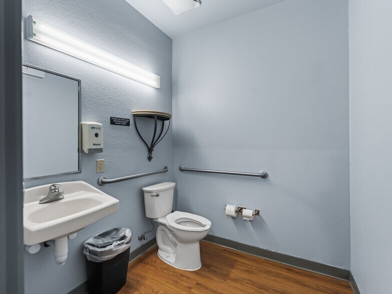 More Photos Of 1503 Buenos Aires Blvd, The Villages Medical For Lease