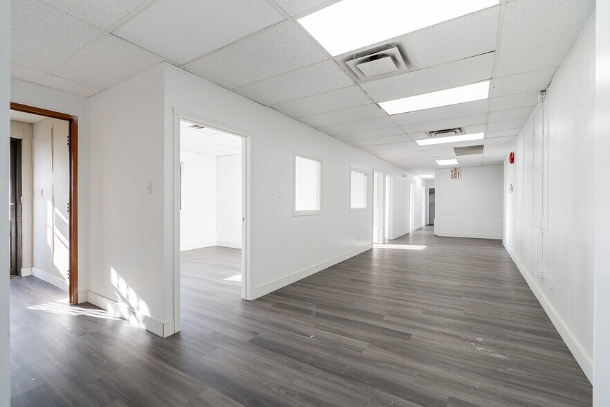 More Photos Of 7123 Curragh Av, Burnaby Light Manufacturing For Sale