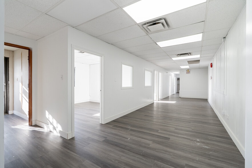 More Photos Of 7123 Curragh Av, Burnaby Light Manufacturing For Lease