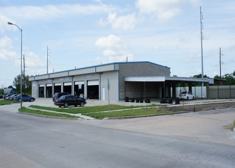 Primary Photo Of 11101 N Houston Rosslyn Rd, Houston Auto Repair For Sale