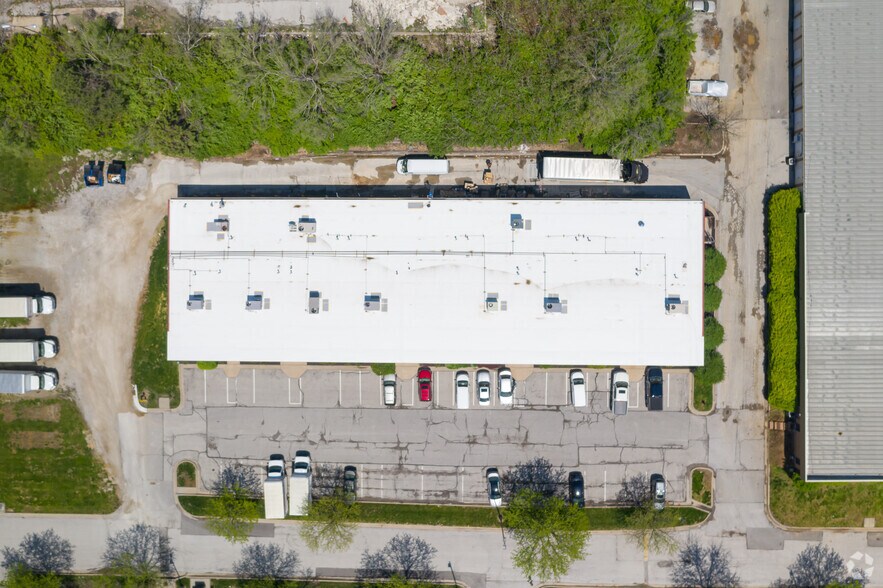 More Photos Of 9570-9588 Marion Rdg, Kansas City Warehouse For Lease