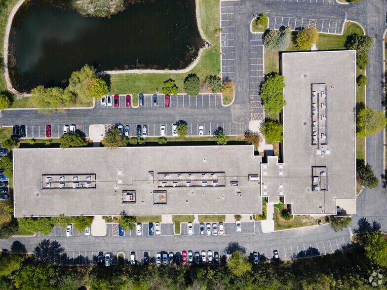 More Photos Of 450-500 E Diehl Rd, Naperville Unknown For Lease